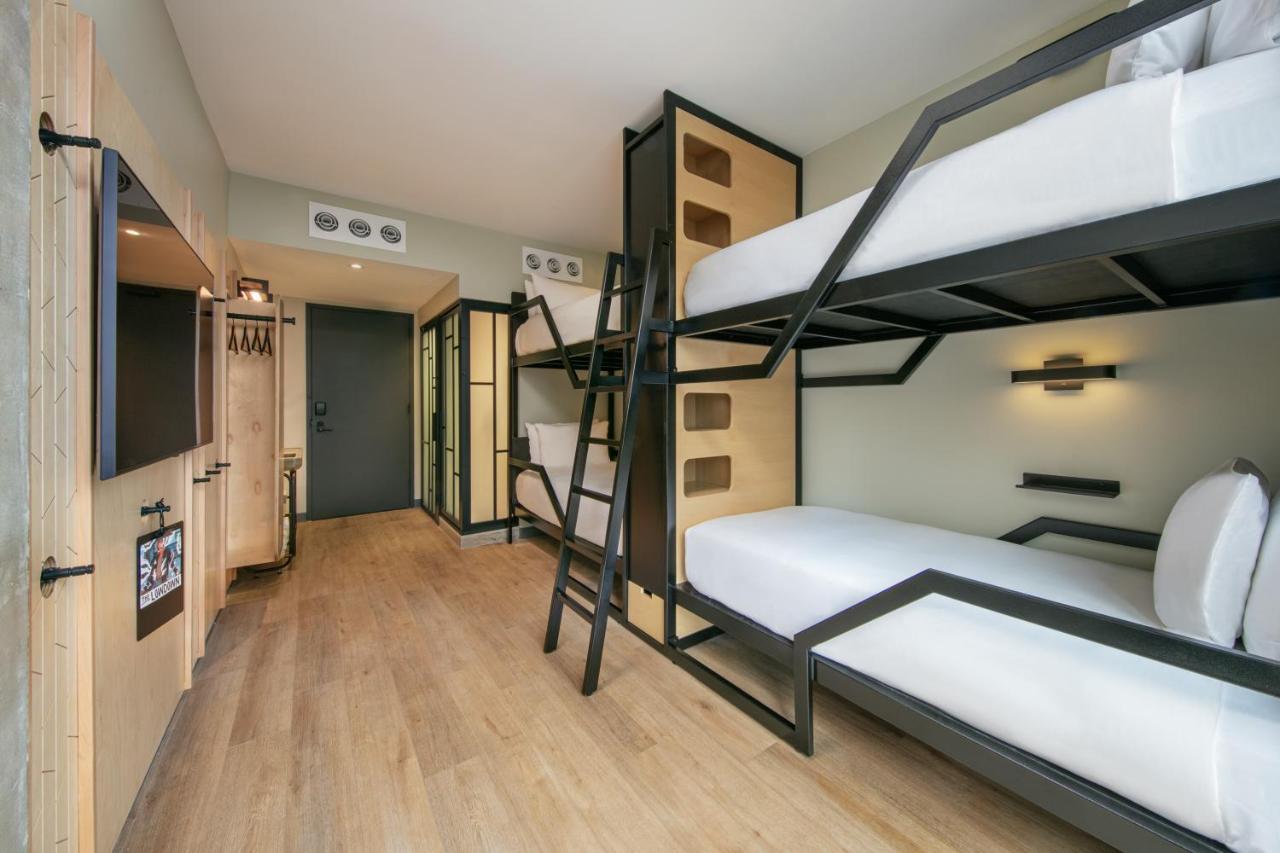 Moxy Brooklyn Williamsburg Hotel นิวยอร์ก ภายนอก รูปภาพ